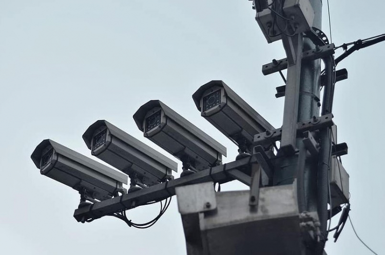 Čínský sociální kreditní systém překonává i Orwell román 1984. O tento orwellovský systém kontroly obyvatelstva Smart cities projevují zájem autoritativní režimy v zahraničí