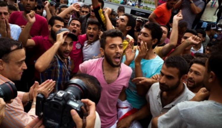 Migranti v Německu: Ať se svět dozví, jak se k nám chovají!