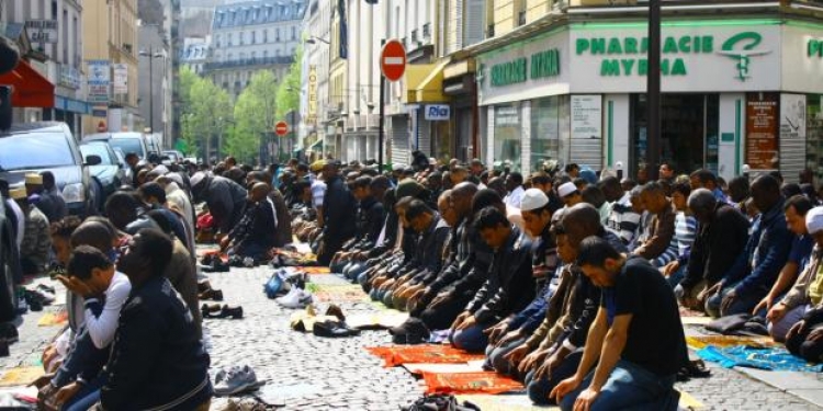 Začíná brutální islamizace Evropy. Vše jde podle plánu připraveném v Bruselu. Tyto informace v TV nehledejte...