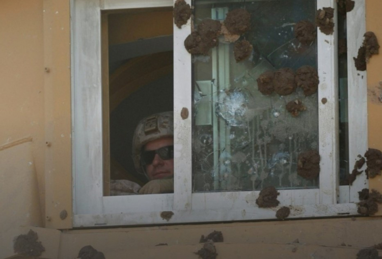 Americké velvyslanectví v Bagdádu zasypáno hromadou hov*n