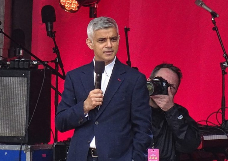 Pryč s bílými rasisty: Londýnský starosta chce větší rozmanitost soch. Požaduje více černochů, asiaty a LGBT lidí