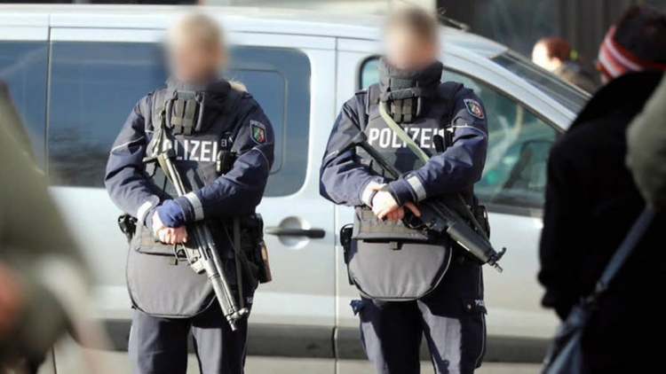 Další bota německých policistů. V Kolíně hlídkovali s nenabitými zbraněmi
