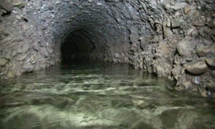 V podzemním labyrintu pod starobylým komplexem pyramid v Bosně objeveny dva vodní kanály