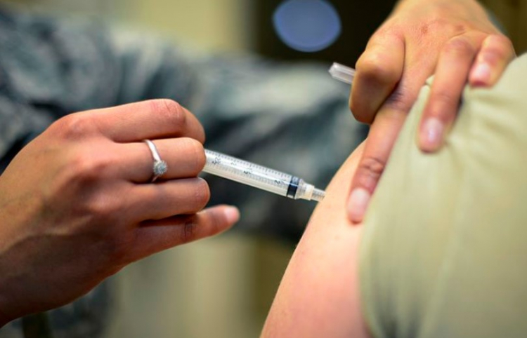 Za tímto účelem měla být vyvolaná celosvětová krize? Dánsko přijímá zákon umožňující nucené očkování proti koronaviry