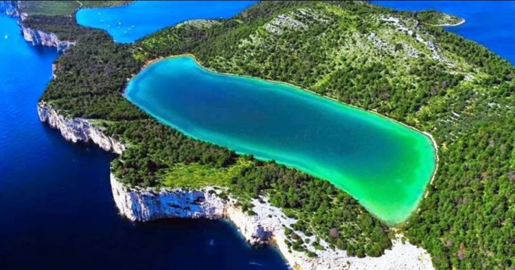 Zapomeňte na Plitvická jezera. Těchto 8 kouzelných míst v Chorvatsku vám vyrazí dech