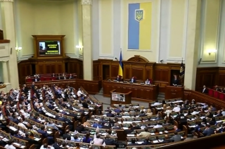 Drž tu ču*ku, ať nám neuteče! Zasedli poslanci proevropského ukrajinského parlamentu
